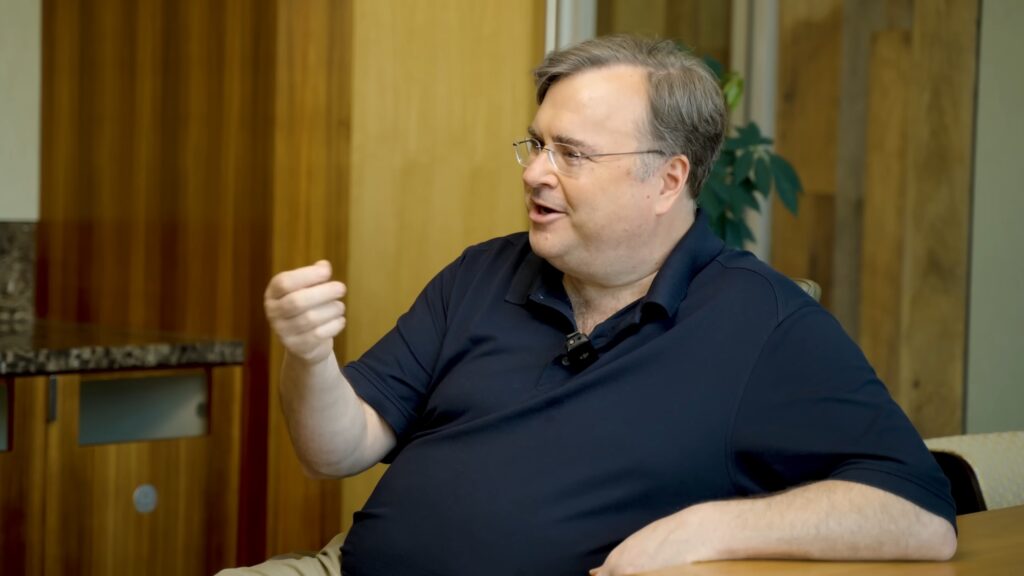 Рид Хоффман: К 2026 году каждый будет пользоваться ИИ для программирования