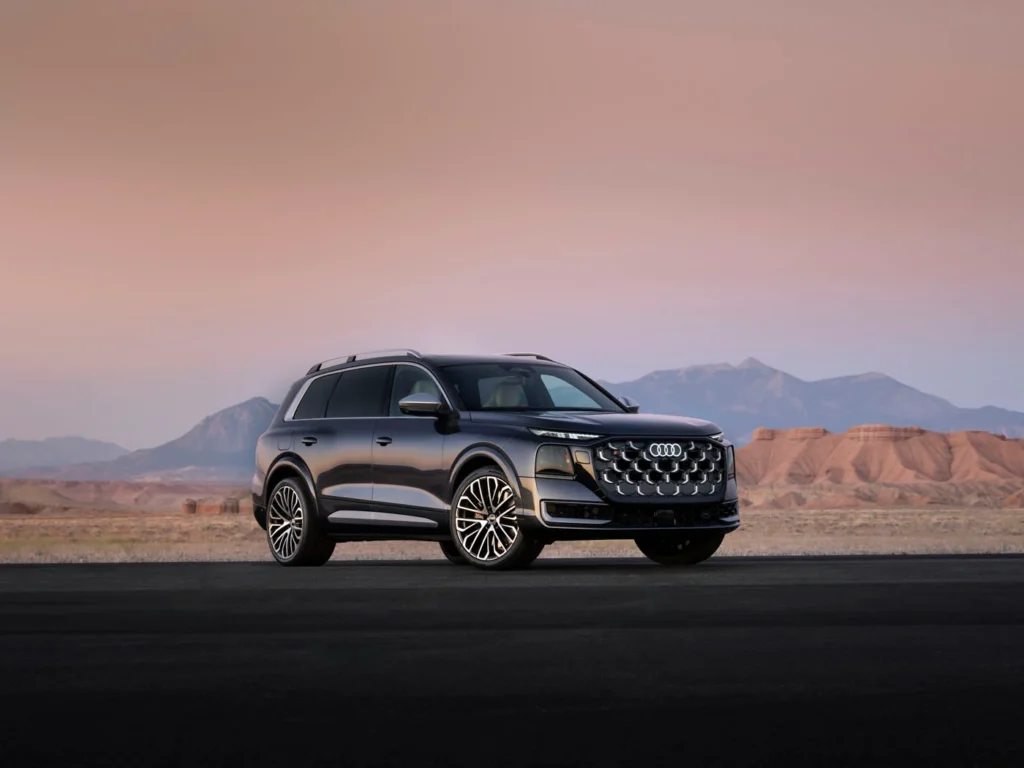 Audi Q9 представлен официально: самый большой Audi получил семь мест и автоматические двери