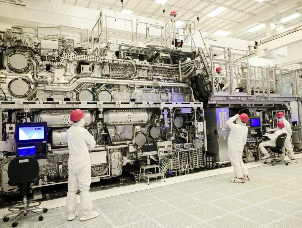 ASML и Intel запустили High-NA EUV: как оловянная плазма печатает чипы Panther Lake
