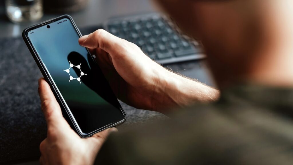 GrapheneOS появится на Motorola в 2027 году: первыми станут флагман и складные Razr