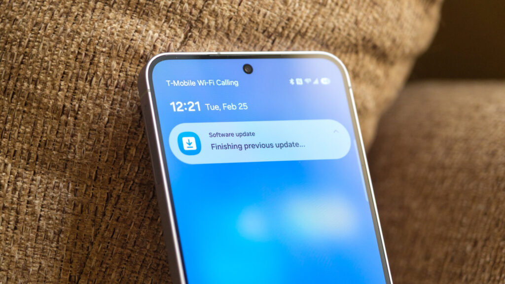 Samsung Galaxy получает обновление Google Play за август 2026: что изменилось и как проверить