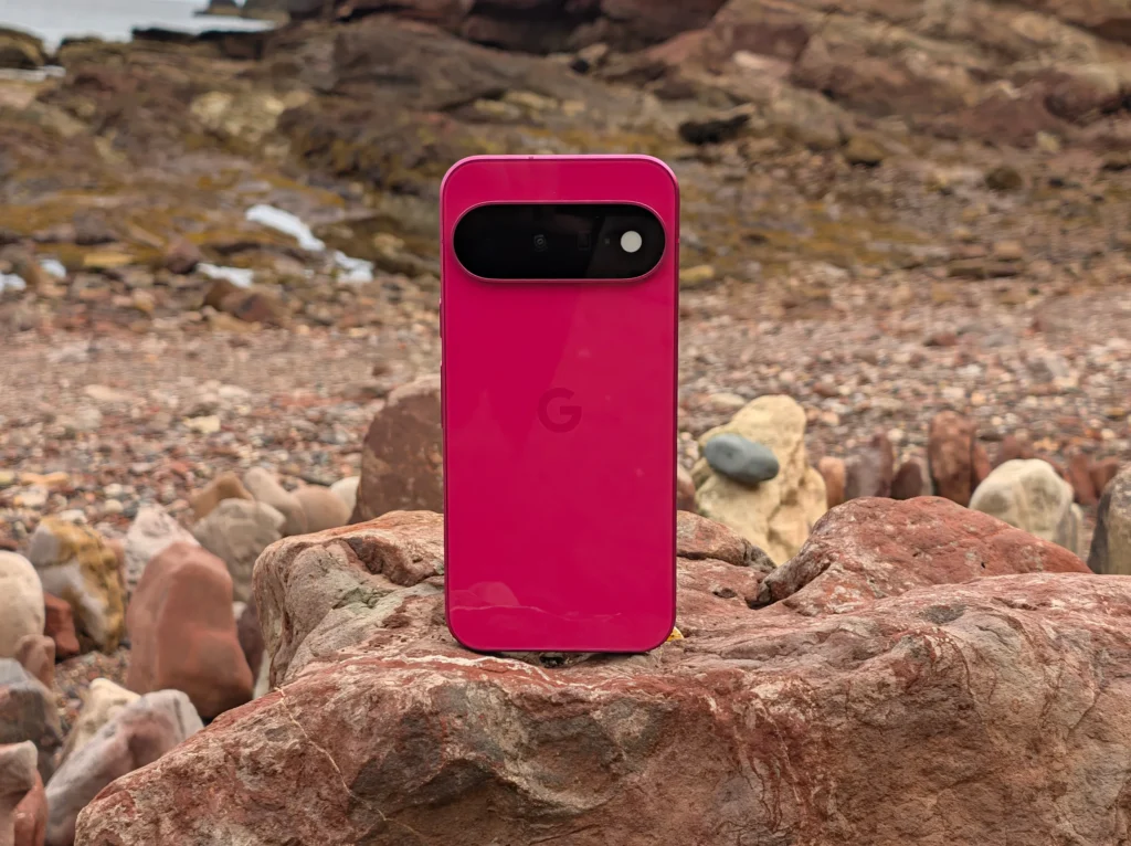 Google Pixel 11 вышел в продажу: чем он лучше и хуже Samsung Galaxy S26